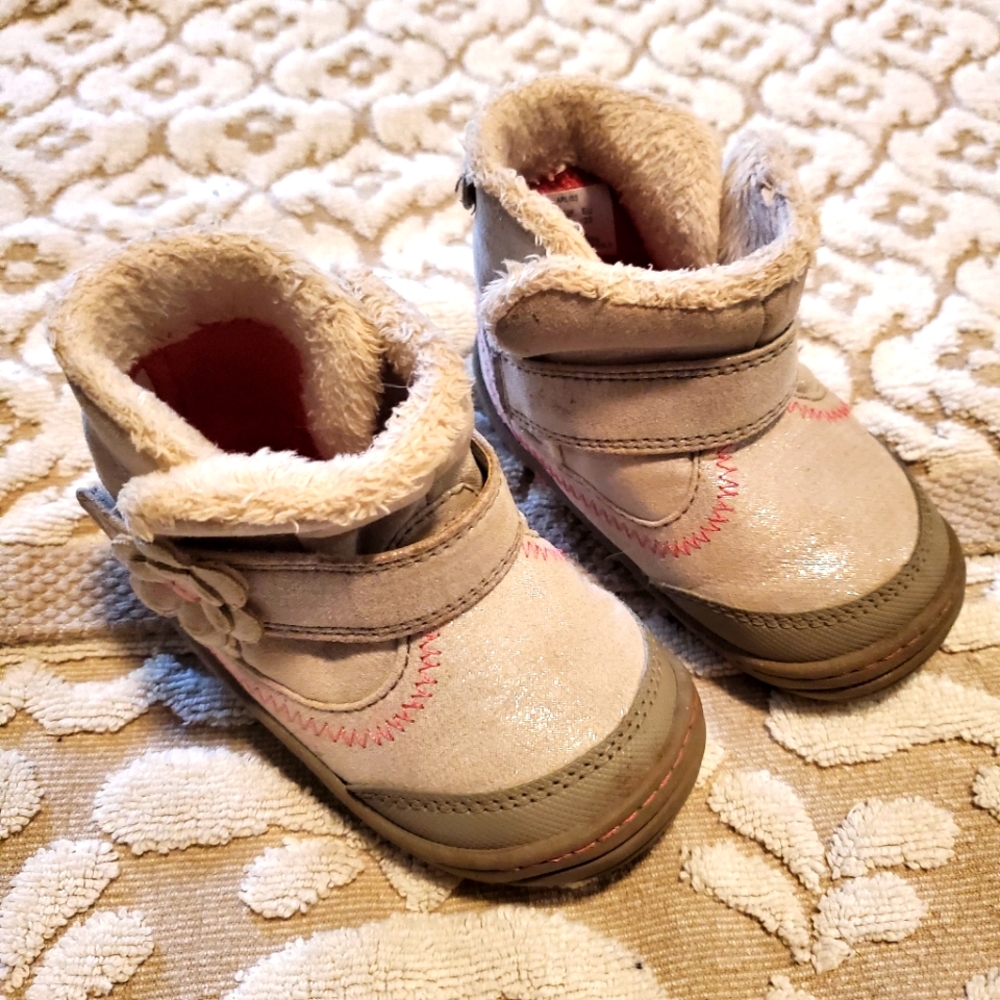 Stride Rite Surprize velcro boots with faux fur around top
